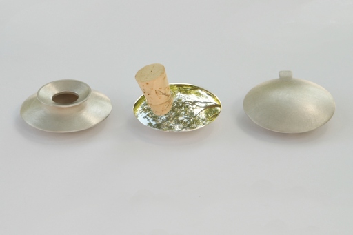 Vessel brooches