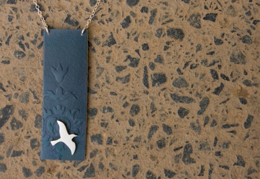 Long aluminium pendant - seagull on black (08-SLP-B)